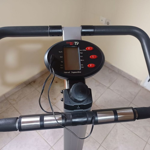 Static bike and rowing machine like new with control panel