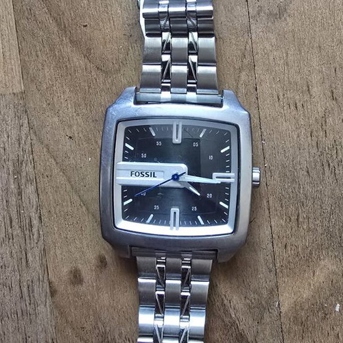 Fossil men's watch like new with metal strap and new battery