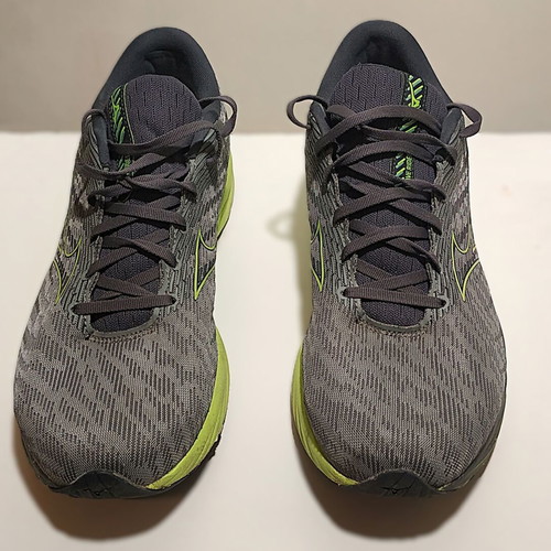 Mizuno Wave Rider 26 running shoes size 44.5 like new, gray