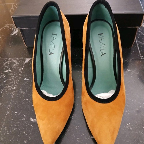 Favela women's shoes new, yellow pumps size 39