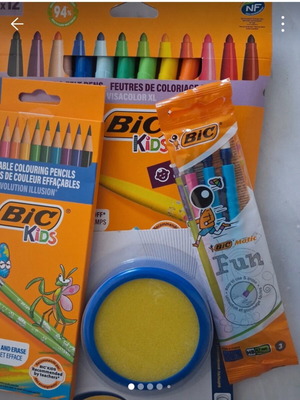 Σετ σχολικό Bic με 12 μαρκαδόρους, 12 ξυλομπογιές, 3 μηχανικά μολύβια Matic Fun και 1 υγραντήρα δακτύλων