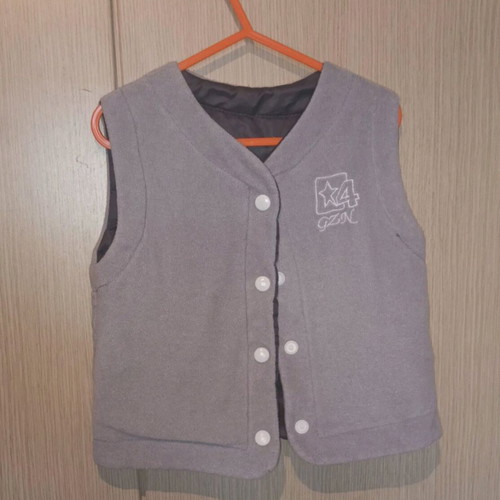 Double phase sleeveless jacket for boy like new, size 98-104, gray
