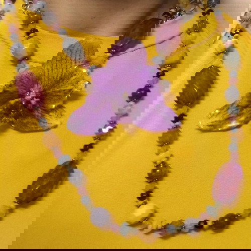 Колие с естествен цвят на орхидея изработено по поръчка