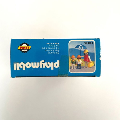 Playmobil Lyra 2010 Mom with Kids in the Rain sealed like new