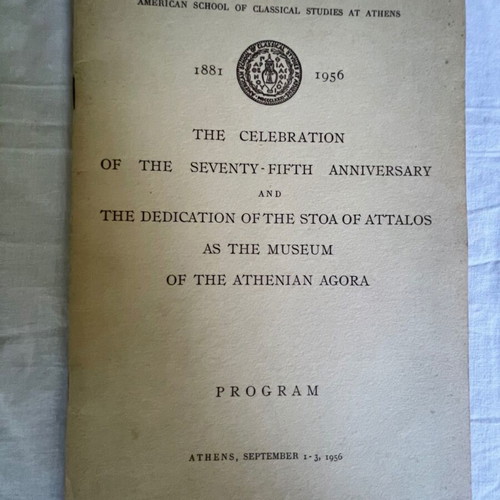 Set of used books and brochures on fine arts and archaeology