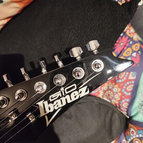 Ibanez electric guitar like new