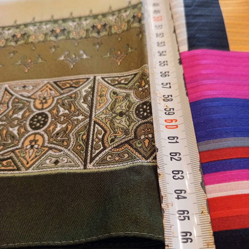Set of 3 vintage women's scarves like new, multicolored