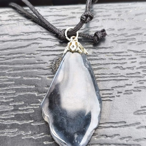 Energy Agate Crystal Necklace new, natural black agate