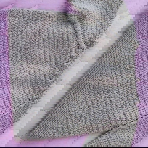 Бебешка жилетка изработена по поръчка за 4-6 месеца