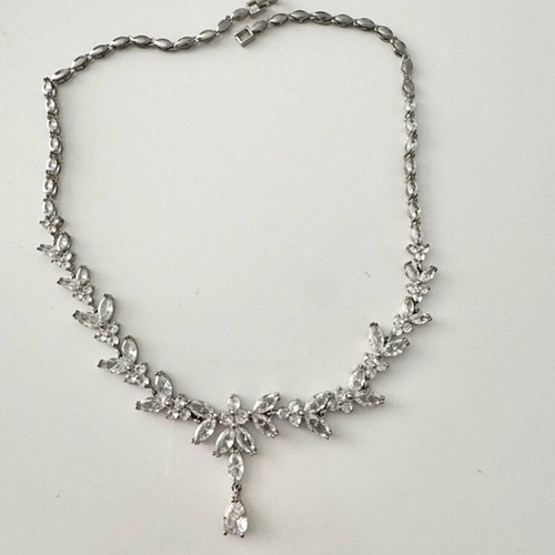 Necklace like new, beautiful