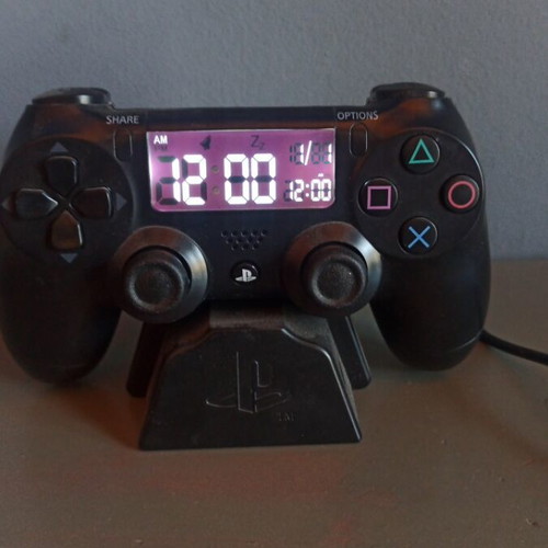 PS4 clock like new, slightly used