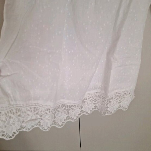 Attrattivo blouse small like new, white linen with lace