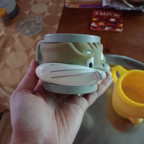 Looney Toons collectible mugs like new, set of two