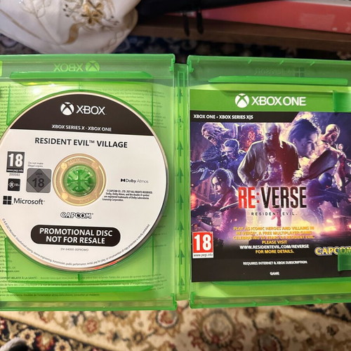 Resident Evil Village Xbox One like new