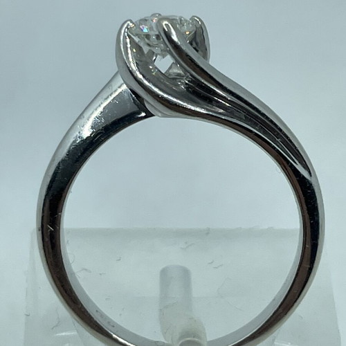 White gold 18k solitaire ring used with 0.27ct brilliant
