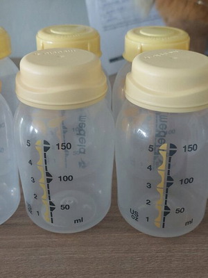 Medela 150 ml bottles set of 7 like new