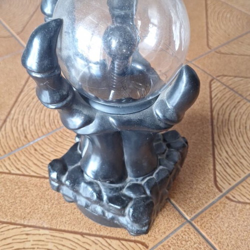 Decorative lamp with gothic base