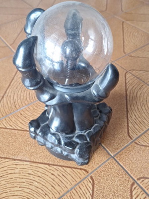 Decorative lamp with gothic base