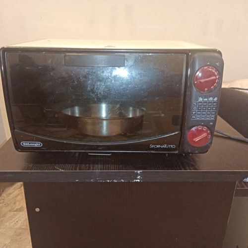 Delonghi electric countertop oven used with 2 trays and rack