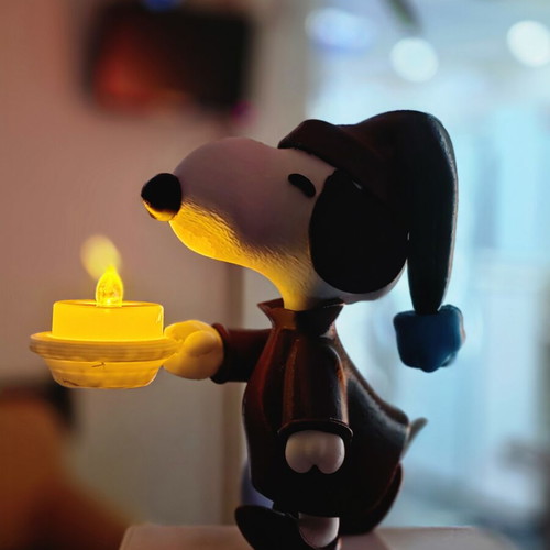 Snoopy figure with base for LED tealight like new