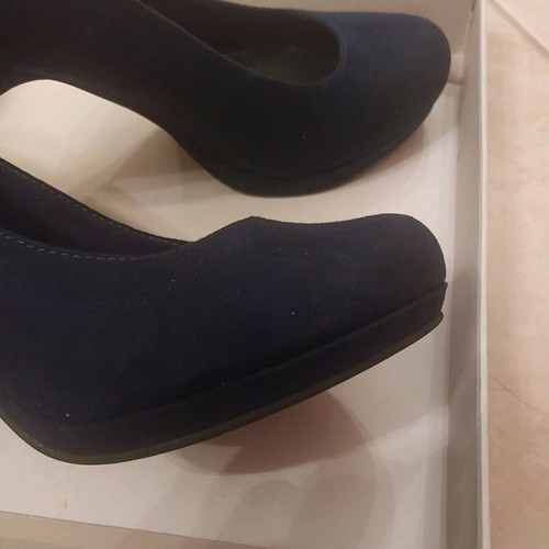 Tamaris blue suede pumps like new, size 38