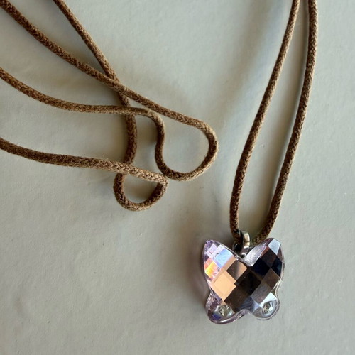 Swarovski butterfly necklace like new, pink lilac