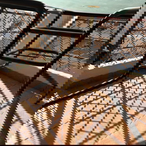 Σετ τραπέζι μπαλκονιού στρογγυλό 190cm σαν καινούργιο με 4 καρέκλες