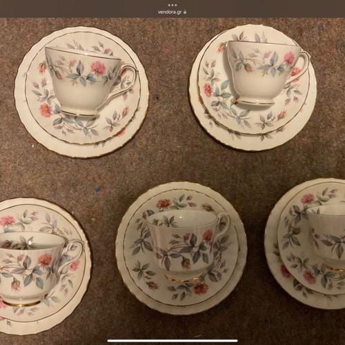 Duchess Bramble Rose English porcelain dinner plates set of 5, excellent condition