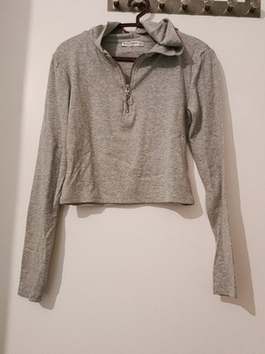 Stradivarius cropped hoodie gray like new
