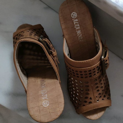 Brown sandals used, size 39, 12 cm heel