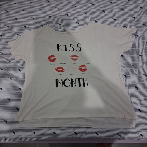 Oversized Off-Shoulder T-Shirt Admiral like new, white multicolor