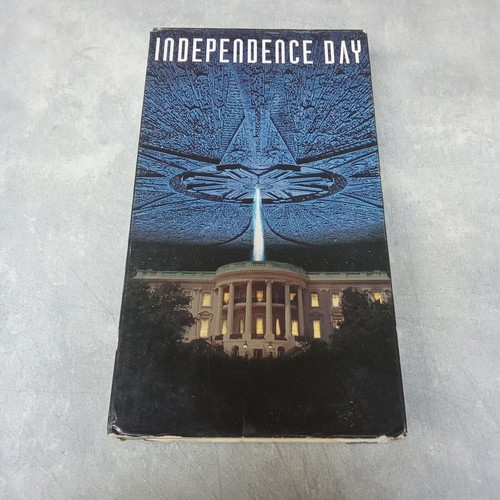 Independence Day VHS tape used, action adventure movie 1990