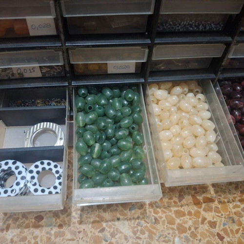 Plastic organizer drawer with 33 compartments and large bead stock, like new