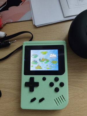 Game console with 500 vintage games and Bluetooth speaker like new
