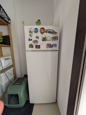 United two-door fridge used, fully functional, top freezer