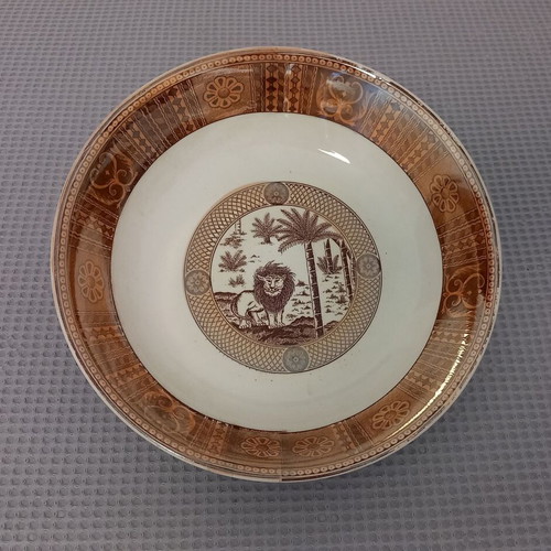 Plate with Hand-Painted Lion from Japan new