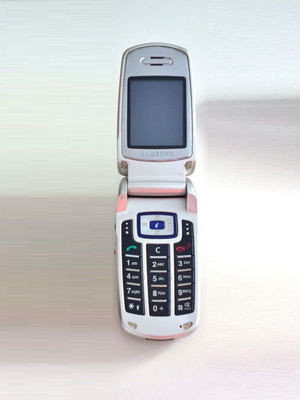 Samsung SGH-E700 clamshell τηλέφωνο μεταχειρισμένο, με δύο οθόνες, κάμερα
