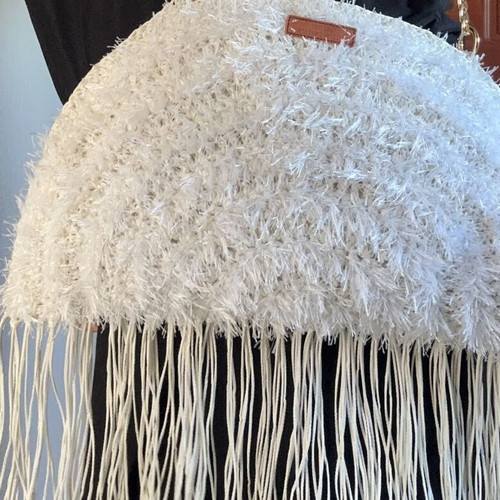 Handmade white knitted shoulder bag with fringes and gold chain