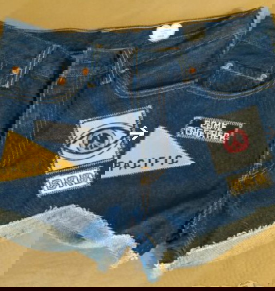 Κοντά τζιν παντελόνια Levi's, μέγεθος 28