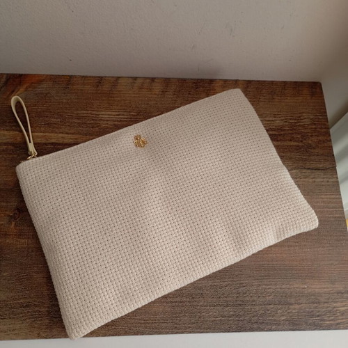 Guerlain women's toiletry bag like new, ecru color