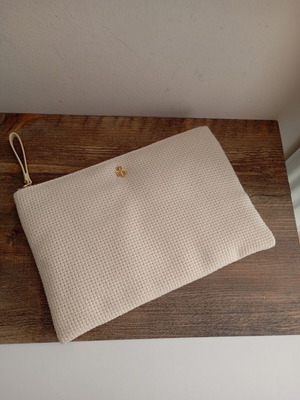 Guerlain women's toiletry bag like new, ecru color