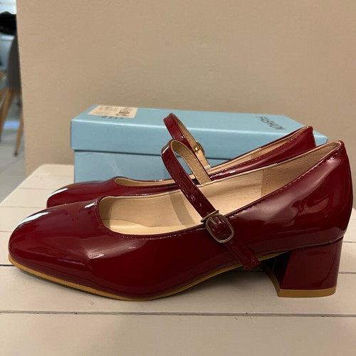 Heels like new in excellent condition, size 39