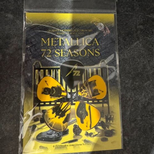 Metallica M72 tour pop-up guitar picks 2026