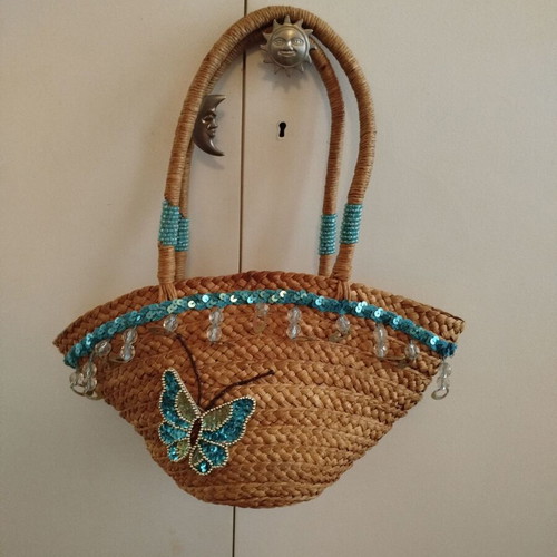 Straw shoulder bag like new with light blue butterfly