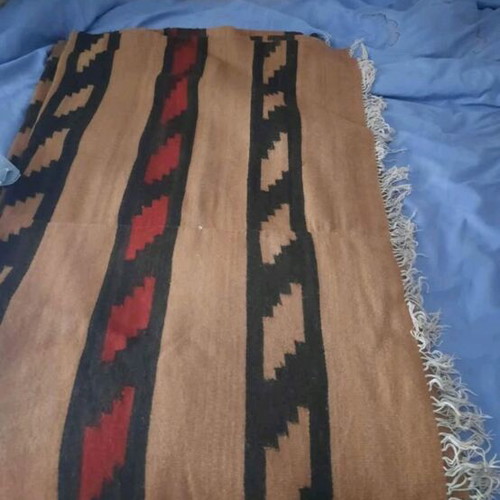 Large loom rug 2.80 x 2.70 like new