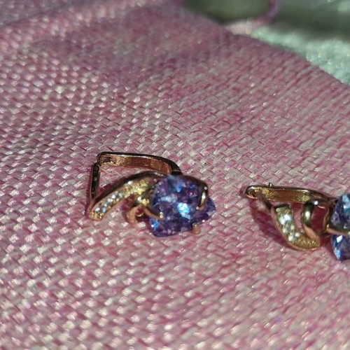 Women's earrings like new, 2 pairs, purple stone and gold color