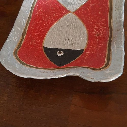 Ceramic handcrafted art piece used with abstract design