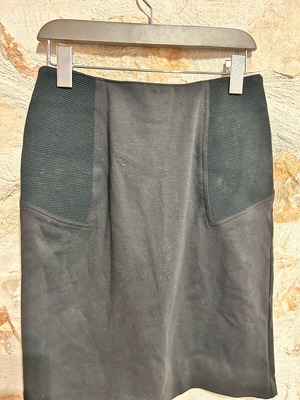 Les P'tites Bombes mid length skirt used, size 38, black