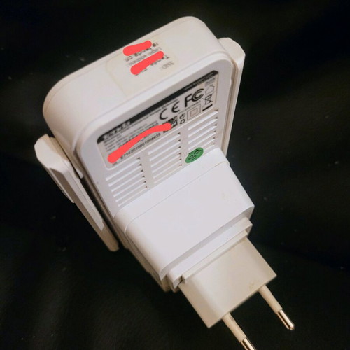 Tenda A9 WiFi Extender like new, single band 2.4GHz 300Mbps