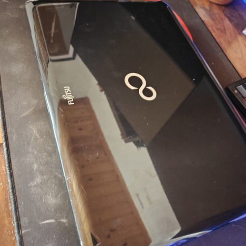 Fujitsu Lifebook AH530 laptop used without charger